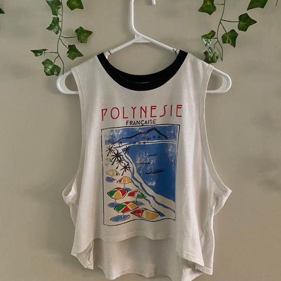 Sleeveless Graphic Crop Top - Picture 4 of 4